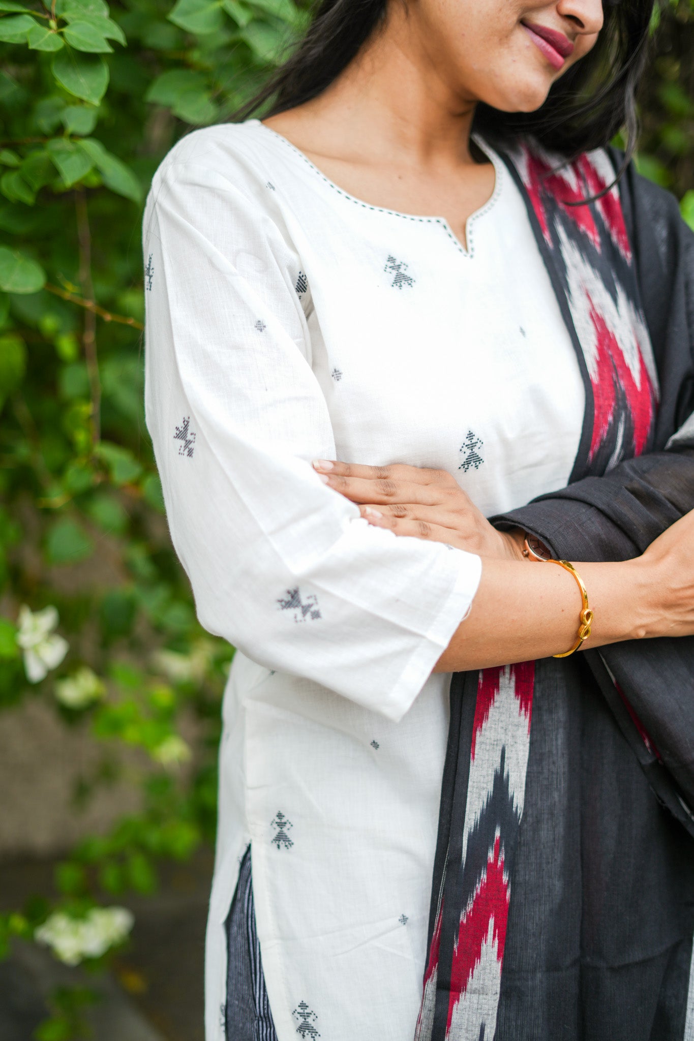 White Cotton Kurta with Black and Red Ikat Print Dupatta