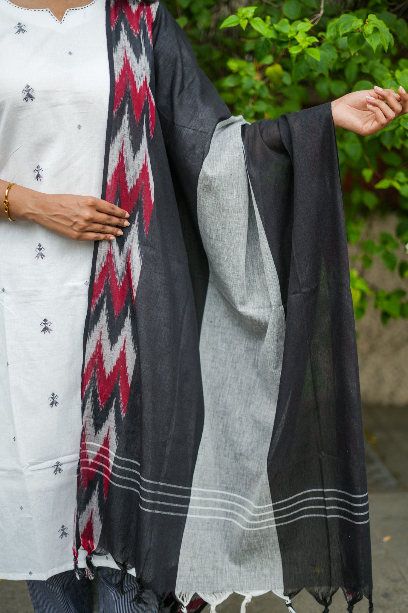 White Cotton Kurta with Black and Red Ikat Print Dupatta