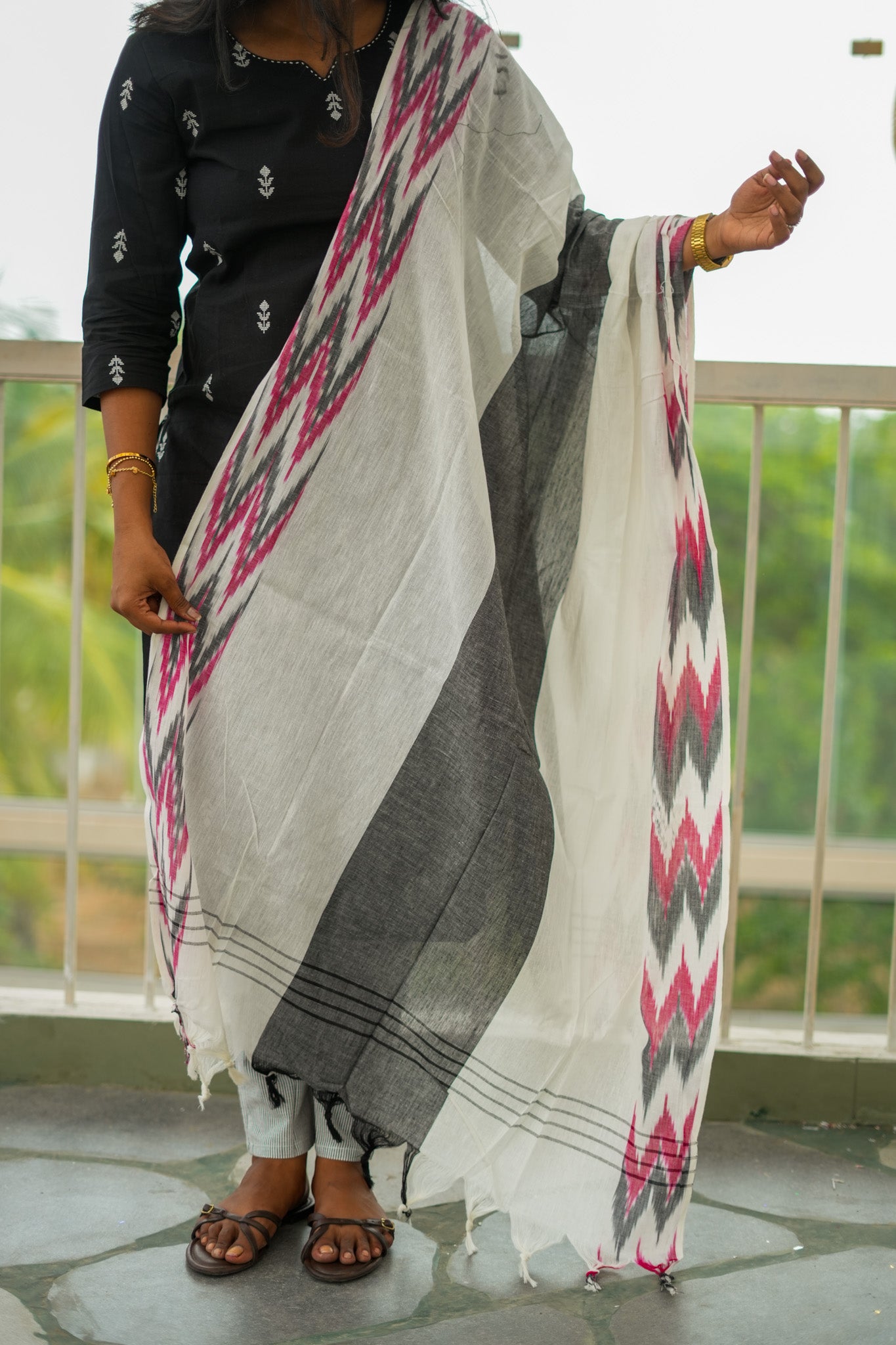 Black Cotton Kurta with Inverted Plant Design with White Ikat Print Dupatta