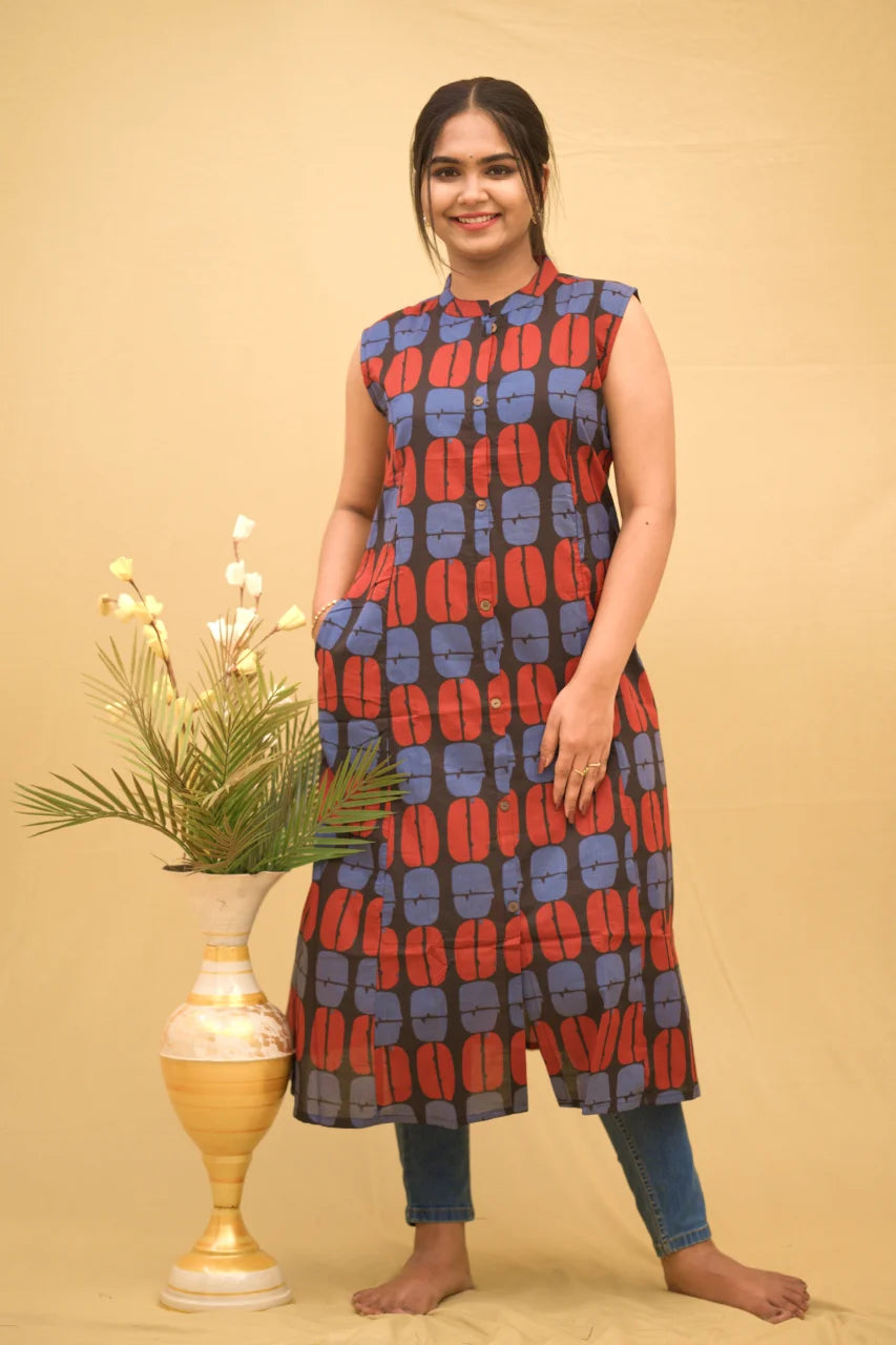Black Multi Color Geometric Printed Cotton Kurti with Sleeves