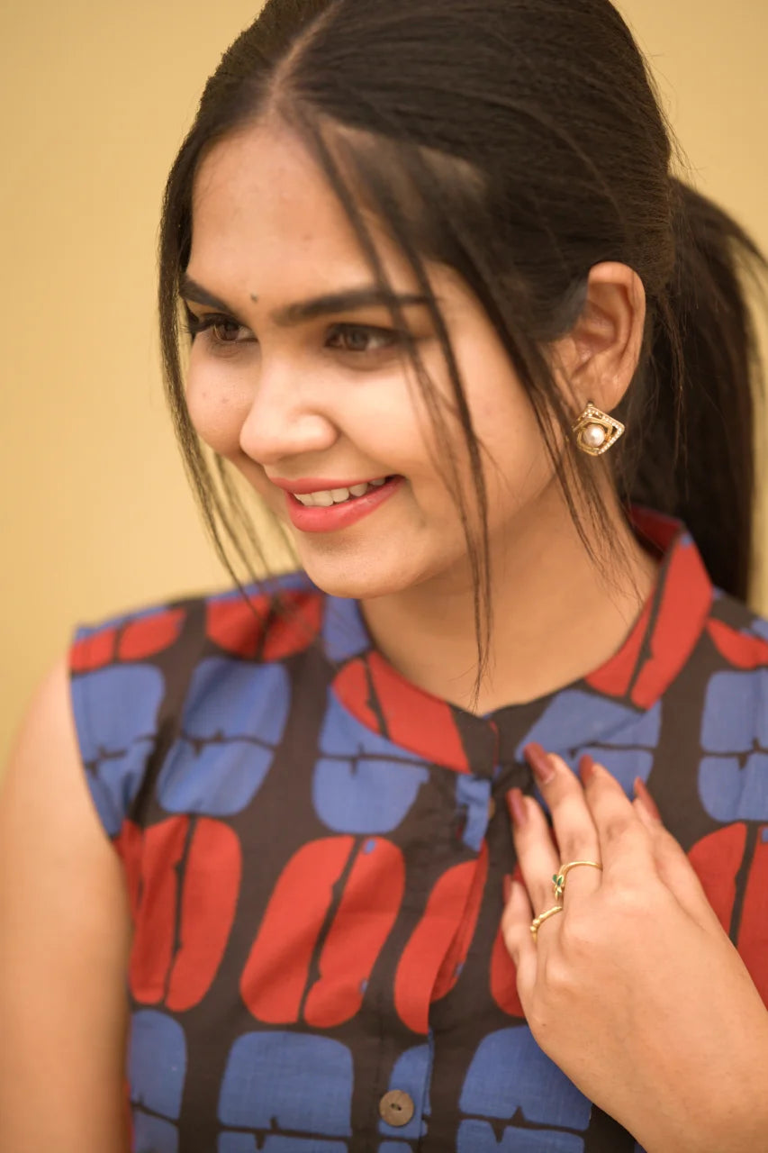 Black Multi Color Geometric Printed Cotton Kurti with Sleeves